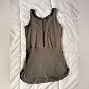 Lululemon Tank Women’s Size 6 Gray Black Mesh Athletic Round Neck Sleeveless Top